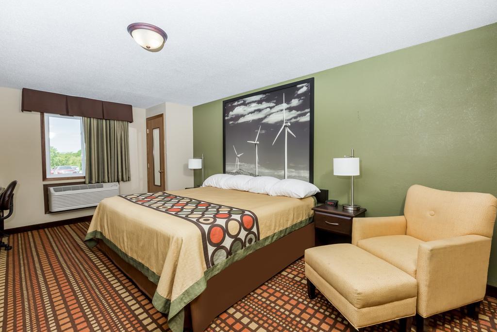 Super 8 By Wyndham Adair Ia Hotel Room photo