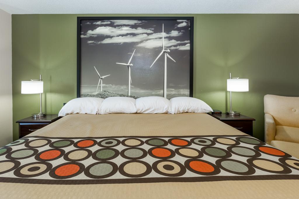 Super 8 By Wyndham Adair Ia Hotel Room photo