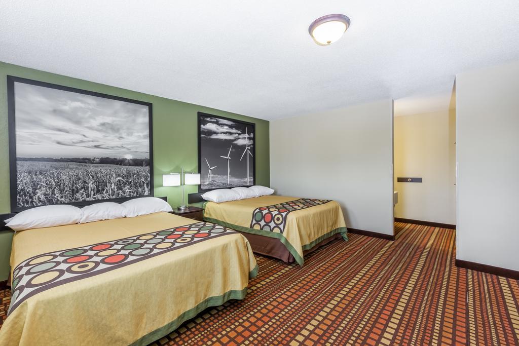 Super 8 By Wyndham Adair Ia Hotel Room photo