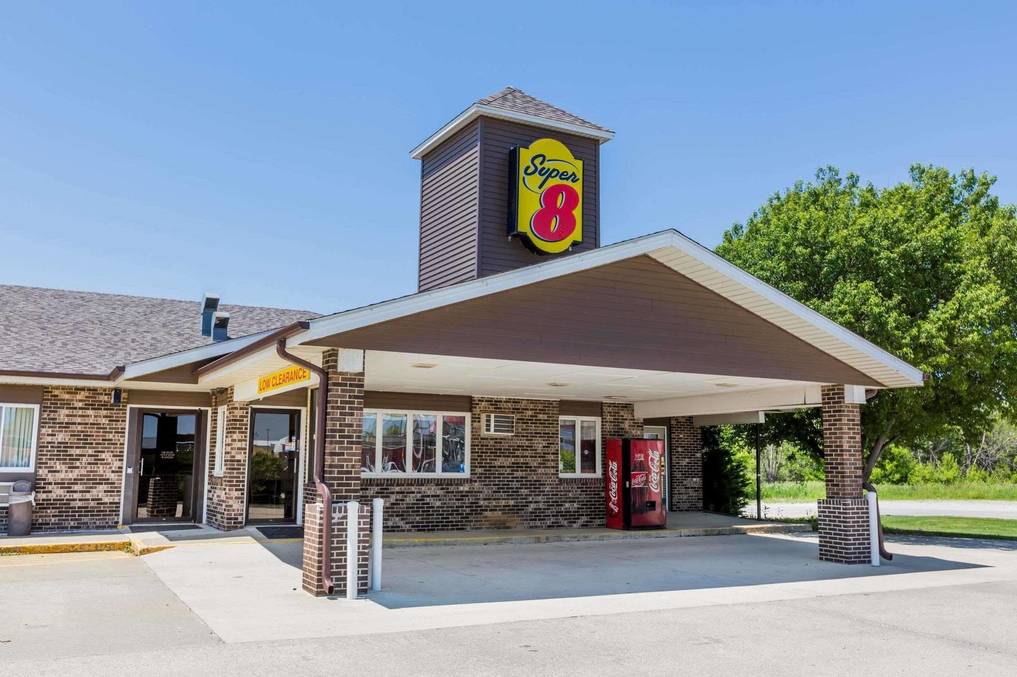 Super 8 By Wyndham Adair Ia Hotel Exterior photo